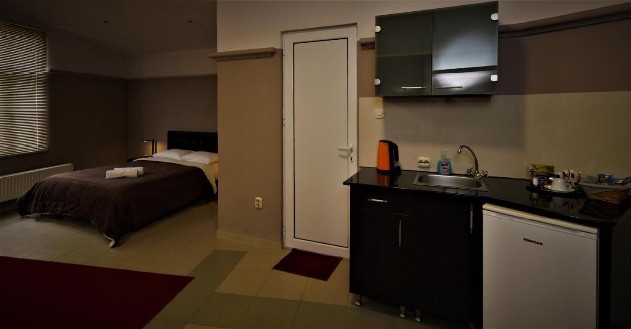 Hotel Ambasador Битоля Екстериор снимка
